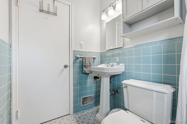 20816 Yale Street, St. Clair Shores, MI 48081