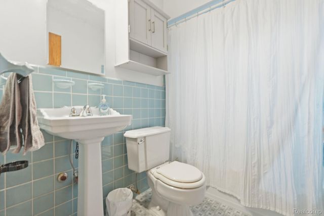 20816 Yale Street, St. Clair Shores, MI 48081