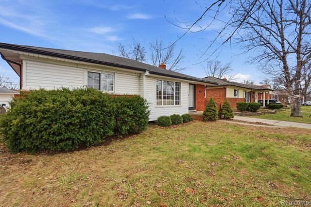 20816 Yale Street, St. Clair Shores, MI 48081