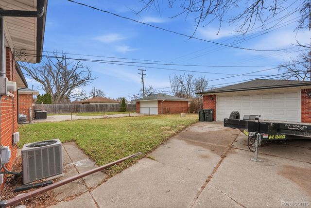 20816 Yale Street, St. Clair Shores, MI 48081