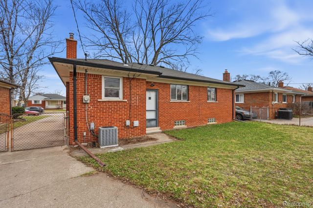 20816 Yale Street, St. Clair Shores, MI 48081