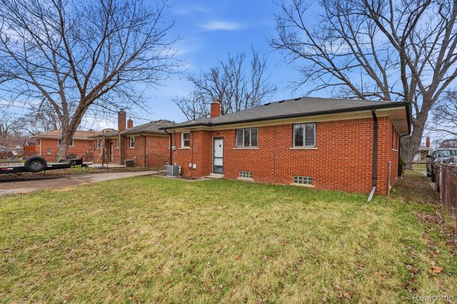 20816 Yale Street, St. Clair Shores, MI 48081