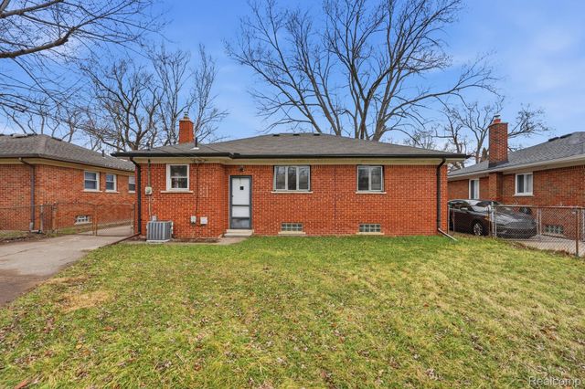 20816 Yale Street, St. Clair Shores, MI 48081