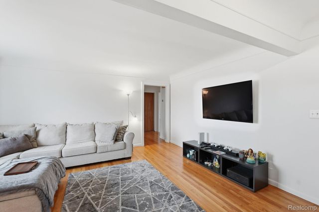 20816 Yale Street, St. Clair Shores, MI 48081