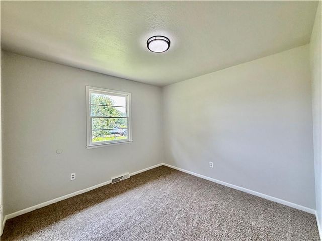 502 JENNIFER Lane, Garden City, MO 64747