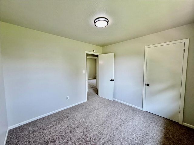 502 JENNIFER Lane, Garden City, MO 64747