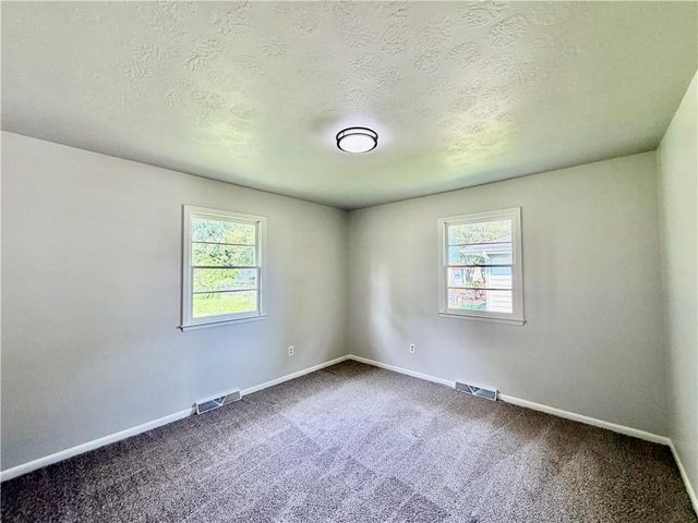 502 JENNIFER Lane, Garden City, MO 64747