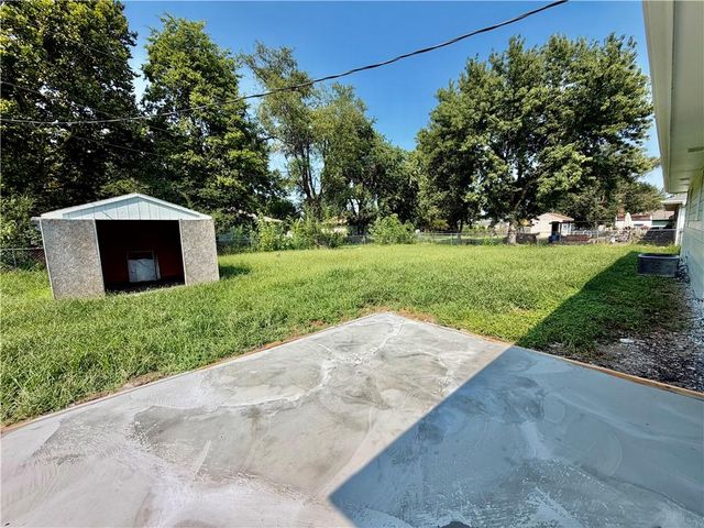 502 JENNIFER Lane, Garden City, MO 64747