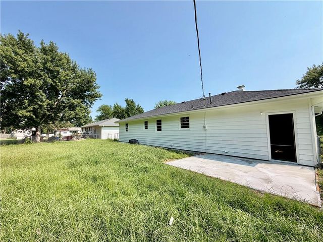 502 JENNIFER Lane, Garden City, MO 64747