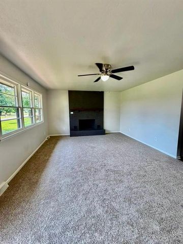 502 JENNIFER Lane, Garden City, MO 64747