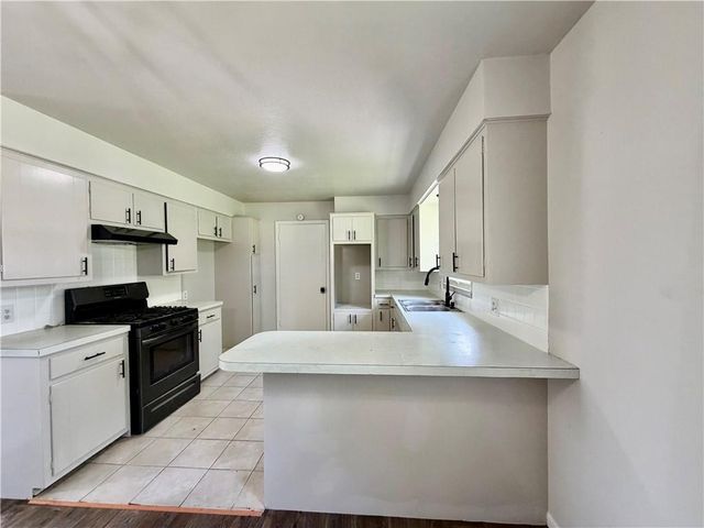 502 JENNIFER Lane, Garden City, MO 64747