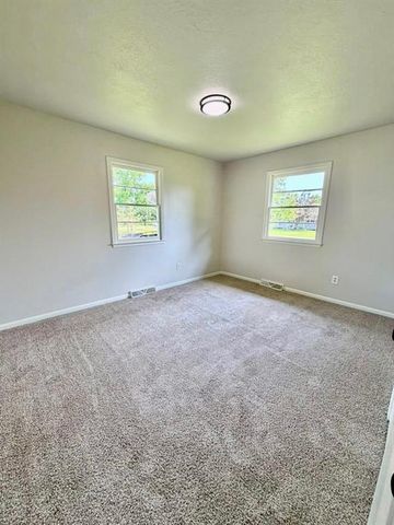 502 JENNIFER Lane, Garden City, MO 64747