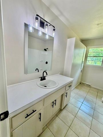 502 JENNIFER Lane, Garden City, MO 64747