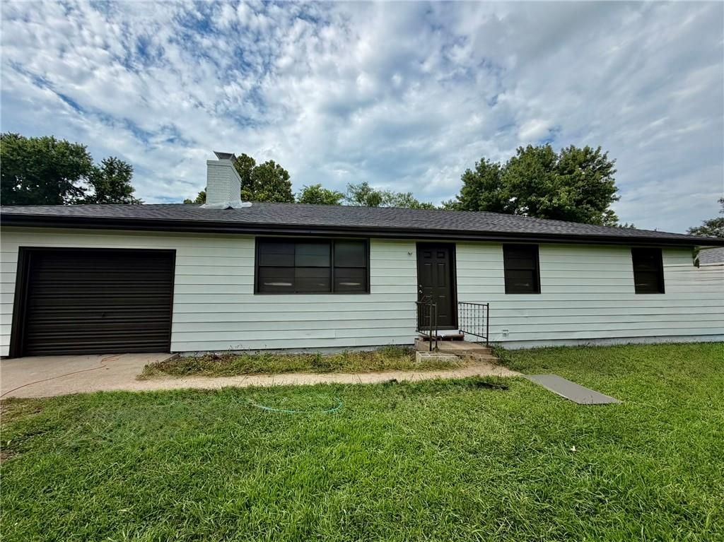 502 JENNIFER Lane, Garden City, MO 64747