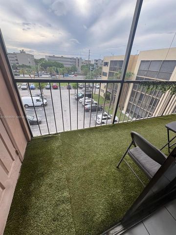 8615 NW 8th St 414, Miami, FL 33126