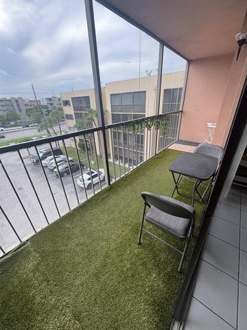 8615 NW 8th St 414, Miami, FL 33126