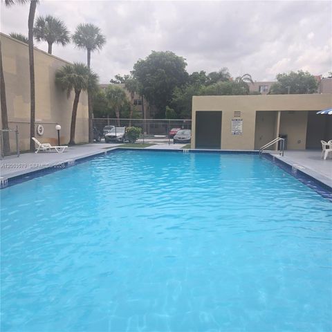 8615 NW 8th St 414, Miami, FL 33126