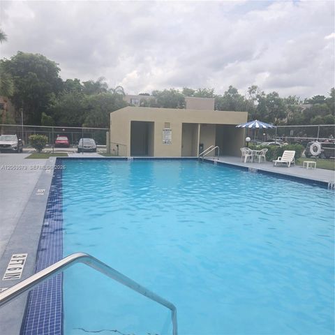 8615 NW 8th St 414, Miami, FL 33126
