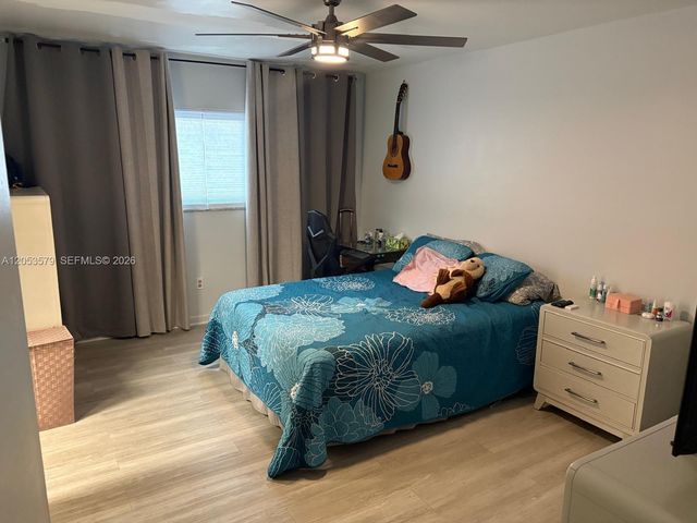 8615 NW 8th St 414, Miami, FL 33126