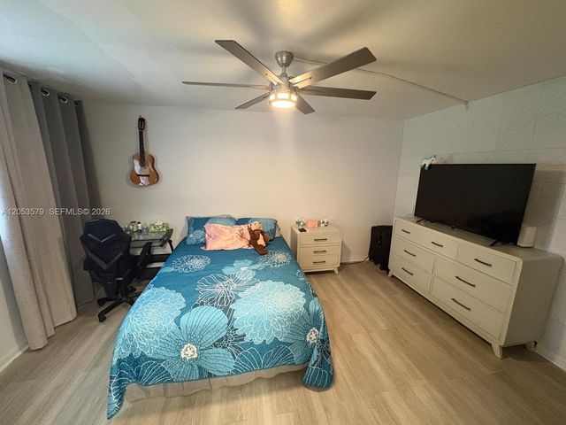 8615 NW 8th St 414, Miami, FL 33126