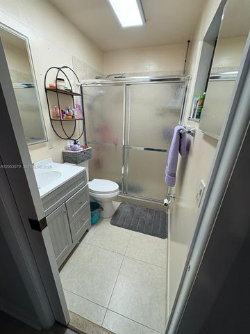 8615 NW 8th St 414, Miami, FL 33126
