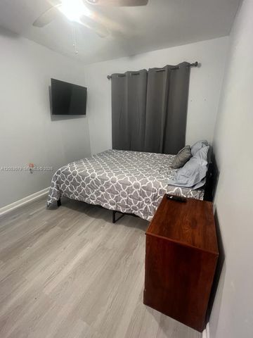 8615 NW 8th St 414, Miami, FL 33126
