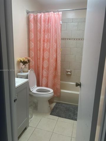 8615 NW 8th St 414, Miami, FL 33126