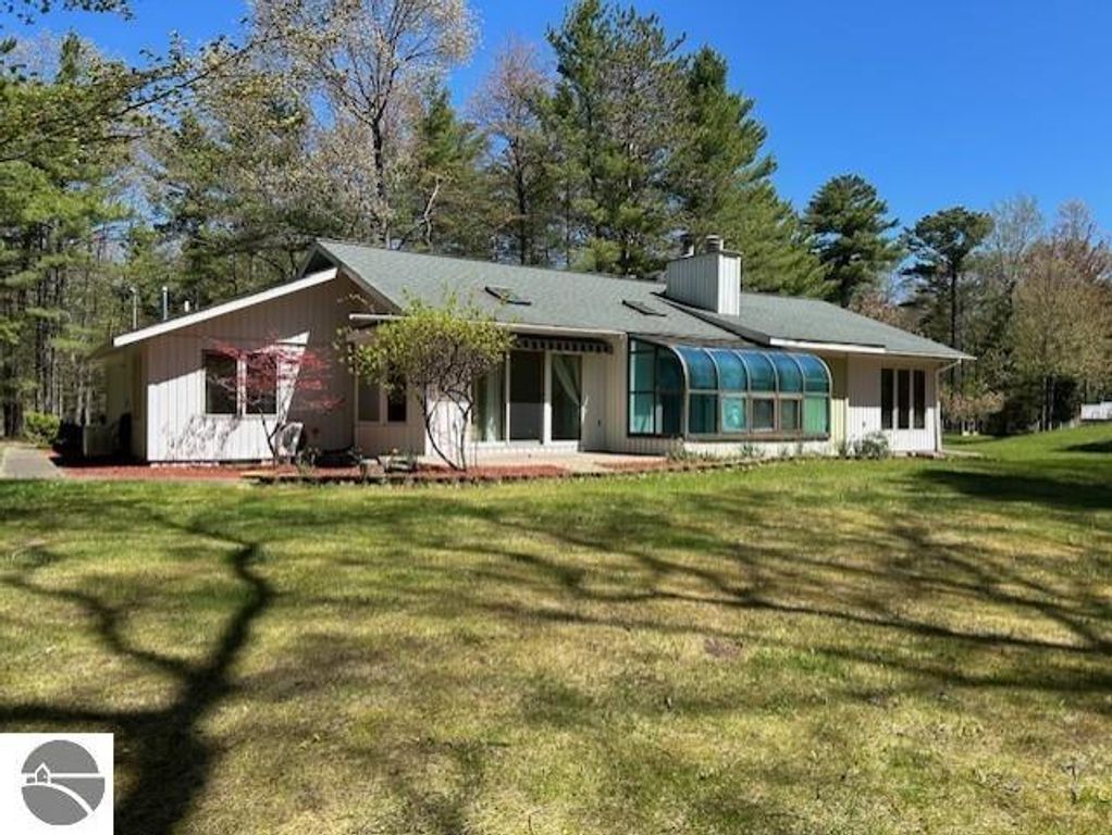 1095 E Lincoln Street, East Tawas, MI 48730