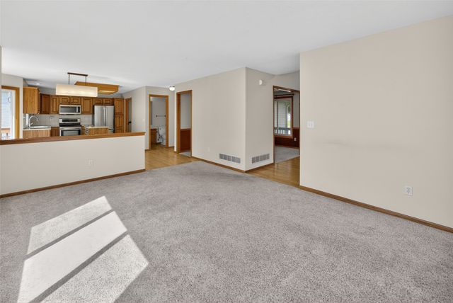 8106 Wilden Drive, Urbandale, IA 50322