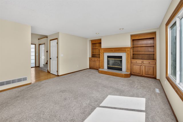 8106 Wilden Drive, Urbandale, IA 50322