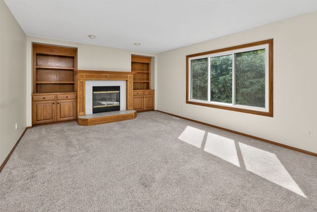 8106 Wilden Drive, Urbandale, IA 50322