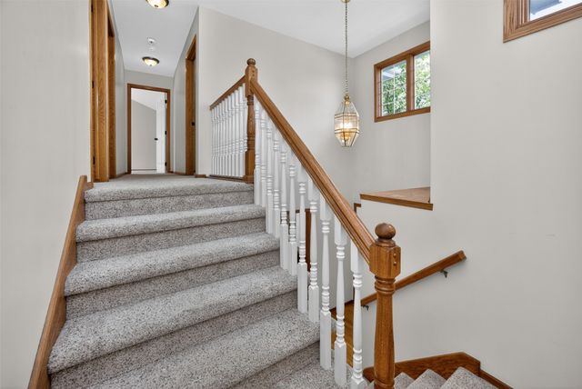 8106 Wilden Drive, Urbandale, IA 50322