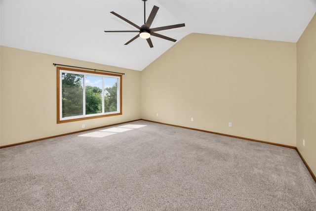 8106 Wilden Drive, Urbandale, IA 50322