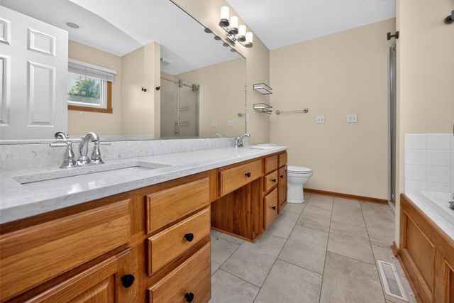8106 Wilden Drive, Urbandale, IA 50322