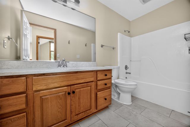 8106 Wilden Drive, Urbandale, IA 50322