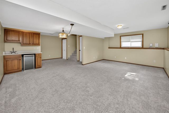 8106 Wilden Drive, Urbandale, IA 50322