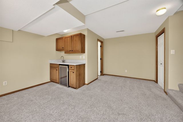 8106 Wilden Drive, Urbandale, IA 50322