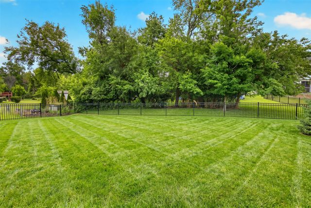 8106 Wilden Drive, Urbandale, IA 50322
