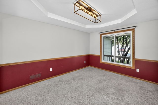 8106 Wilden Drive, Urbandale, IA 50322