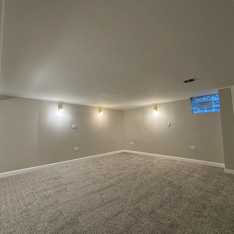2500 W Birchwood Avenue A, Chicago, IL 60645