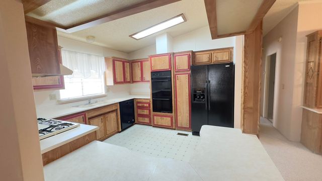 2459 N Oaks Street 28, Tulare, CA 93274