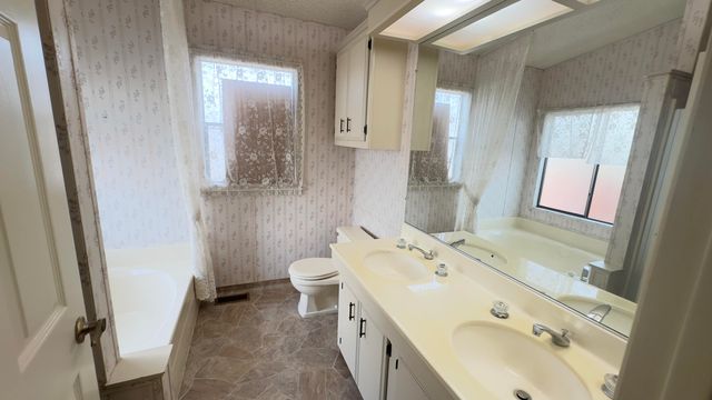 2459 N Oaks Street 28, Tulare, CA 93274