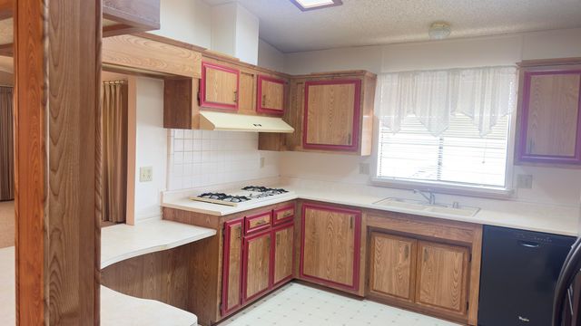 2459 N Oaks Street 28, Tulare, CA 93274