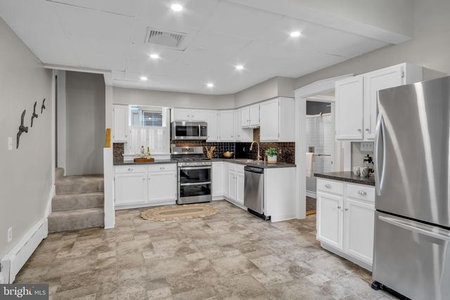 37 W MAIN ST, Mountville, PA 17554