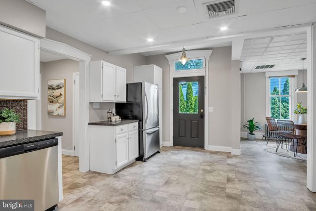 37 W MAIN ST, Mountville, PA 17554