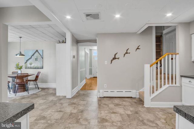 37 W MAIN ST, Mountville, PA 17554