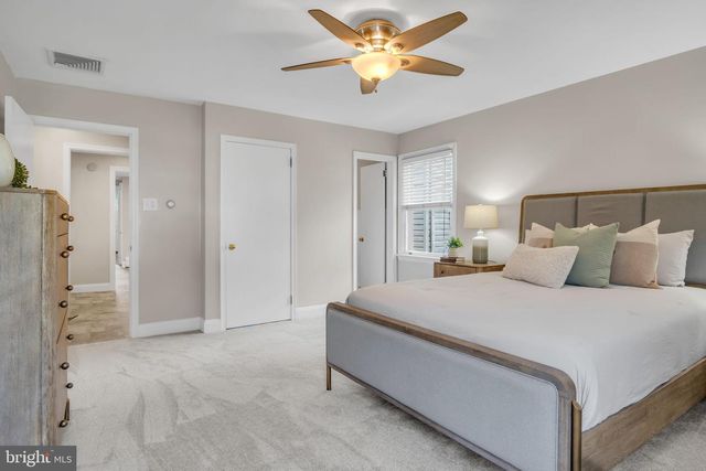 37 W MAIN ST, Mountville, PA 17554