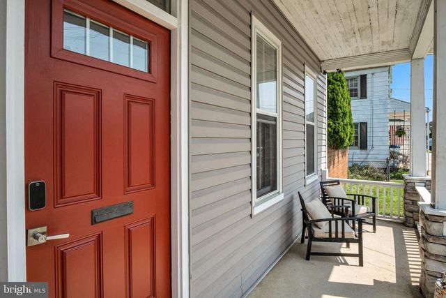 37 W MAIN ST, Mountville, PA 17554