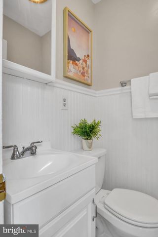 37 W MAIN ST, Mountville, PA 17554
