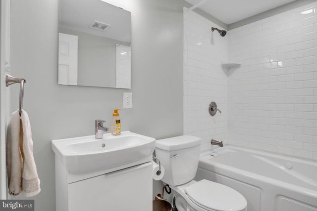 37 W MAIN ST, Mountville, PA 17554